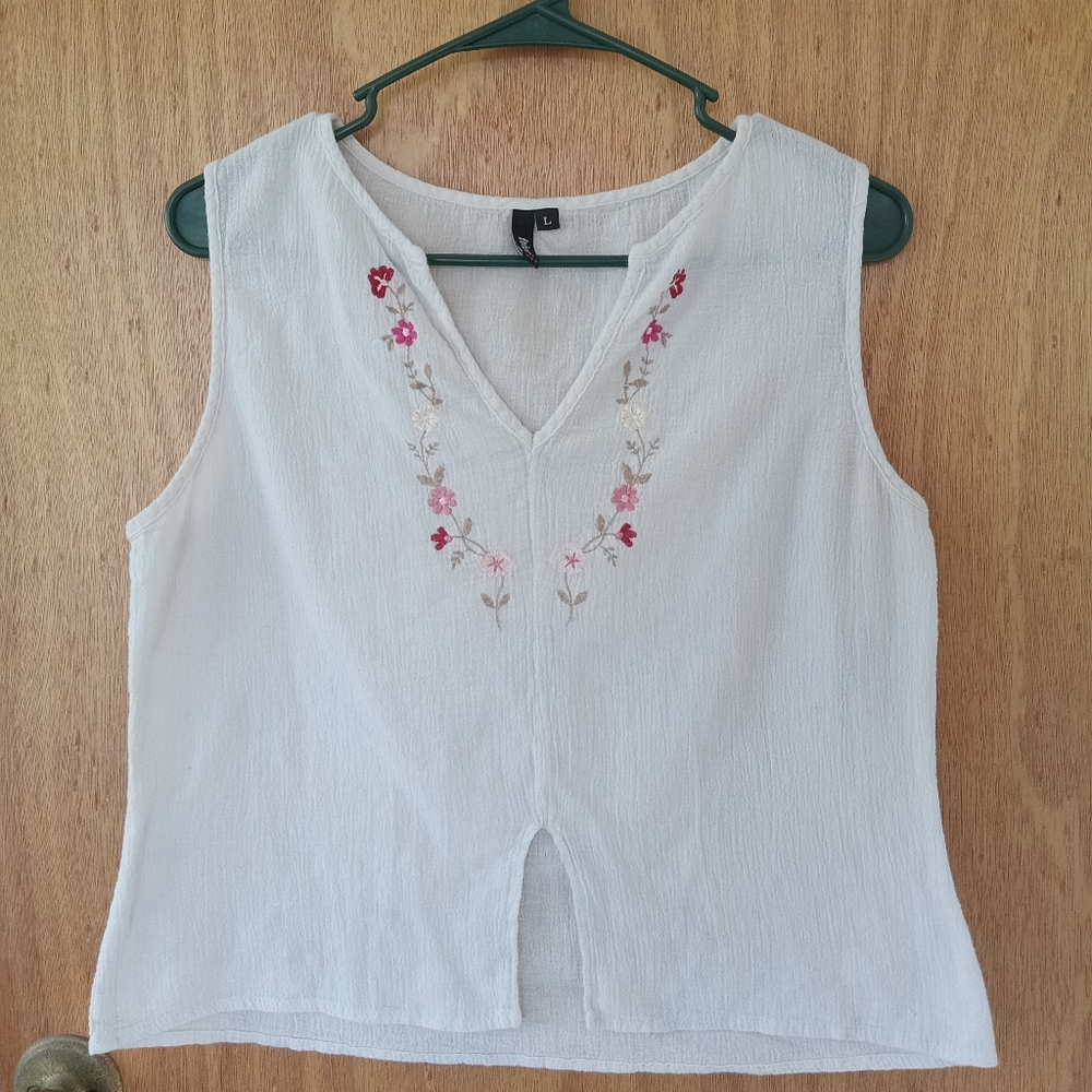 Danity flower embroidered top